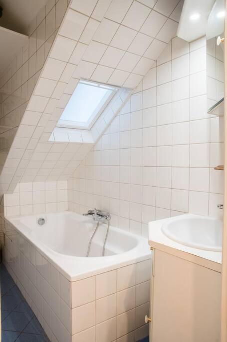 Spacious Studio In Paris Hyper Center - Smart Tv & Wifi - 4P Eksteriør billede